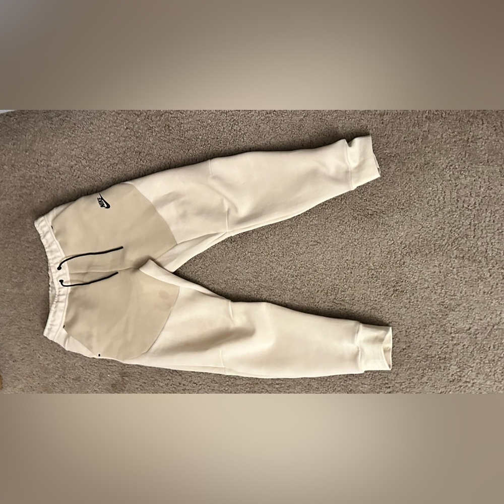 Nike Tech Bottom Beige